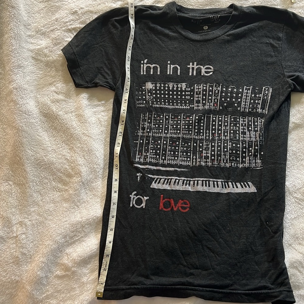 ⭐️2/$6 sale - Music love graphic shirt size Small - Picture 5 of 5